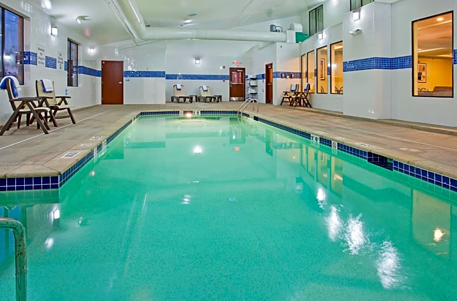 Holiday Inn Express Hotel & Suites St Charles By IHG