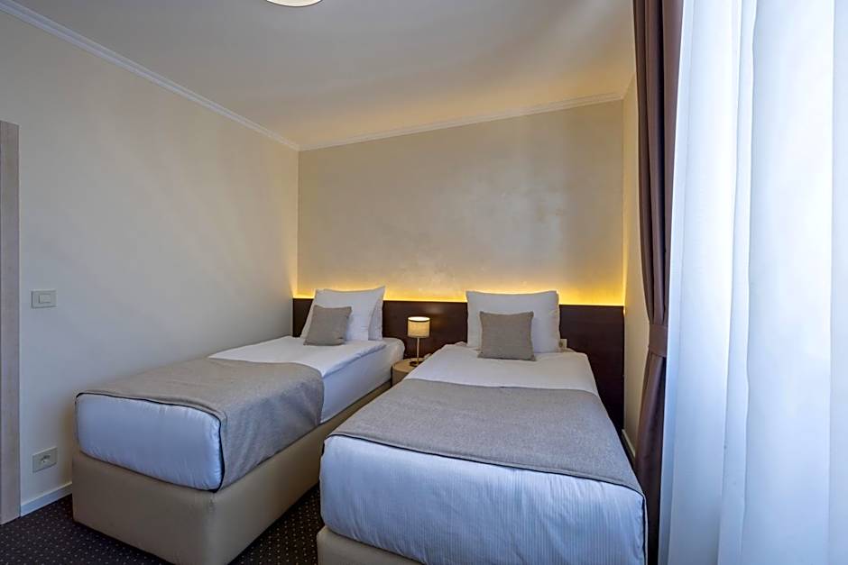 Nobel West Hotel