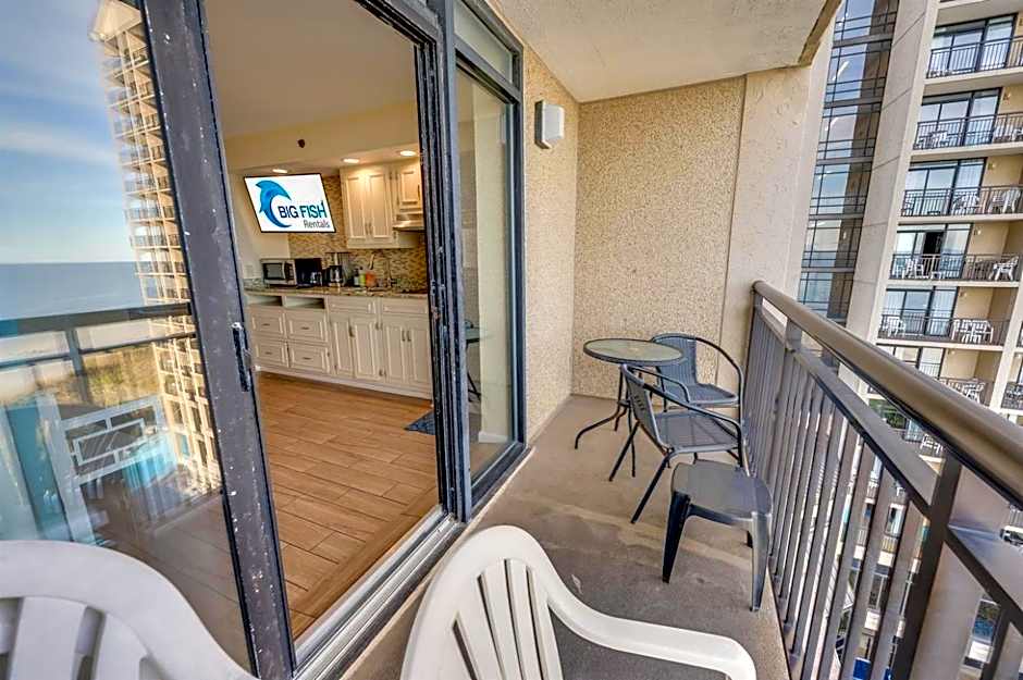 Oceanfront Views, Recently Renovated Kitchen,Pools