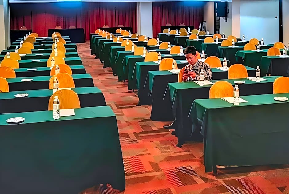 Grand Continental Kuching Hotel