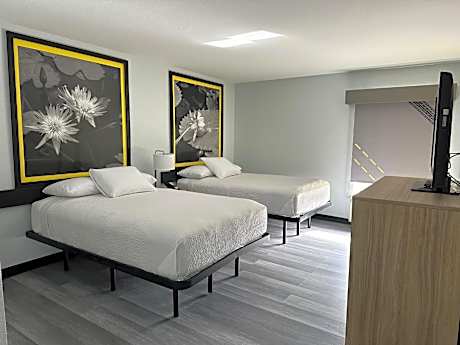 Double Room with Two Double Beds and Bath Tub - Mobility/Hearing Accessible - Non-Smoking