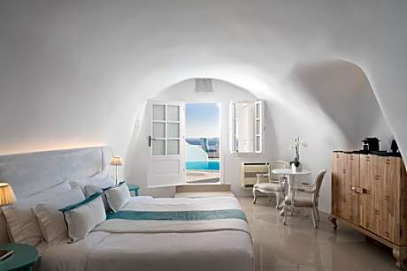 Master Suite with Private Pool