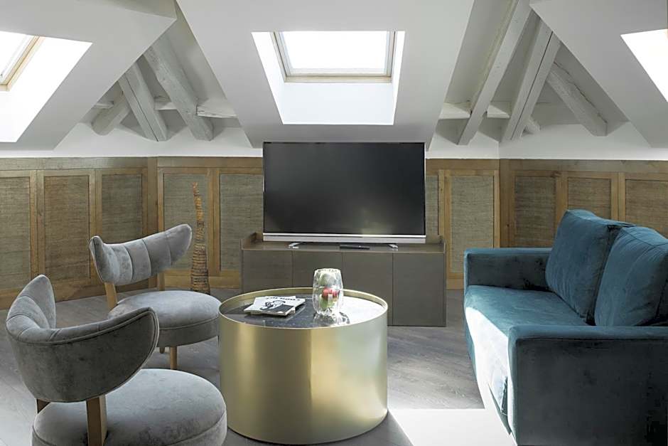 ICON Wipton by Petit Palace