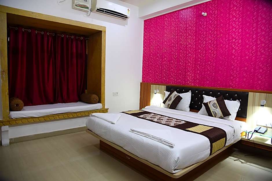 Hotel Marina Mahal