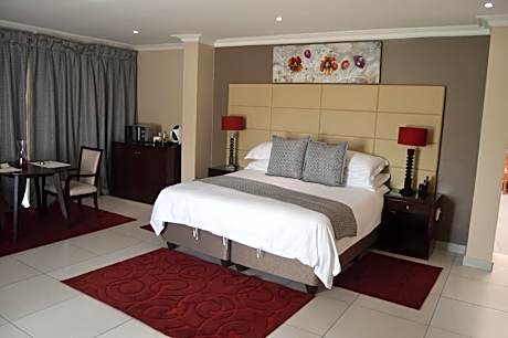 Airport Gardens Boutique Hotel
