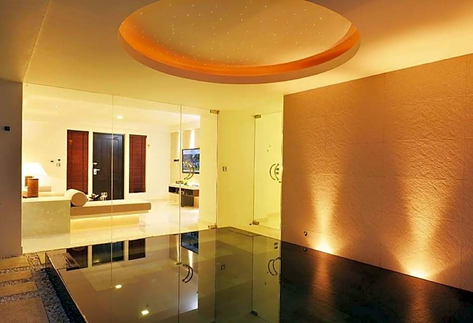 Zdjęcie 1 z 6 — Spa Suite, Jetted Tub