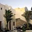 Akrotiri Hotel