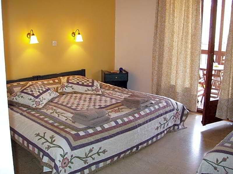 Photo 1 of 9 of STANDARD TRIPLE ROOM