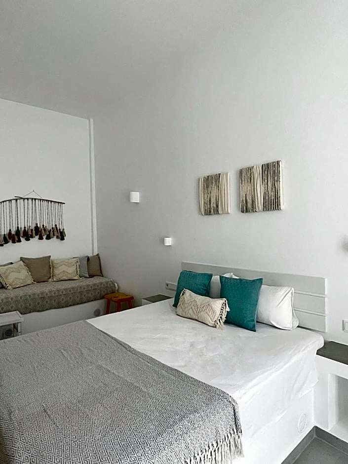 Kirki Rooms by the sea