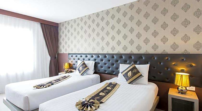 Hemingways Silk Hotel