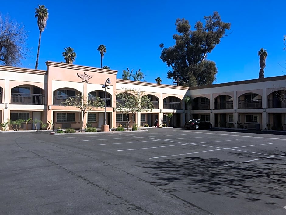 Thunderbird Lodge
