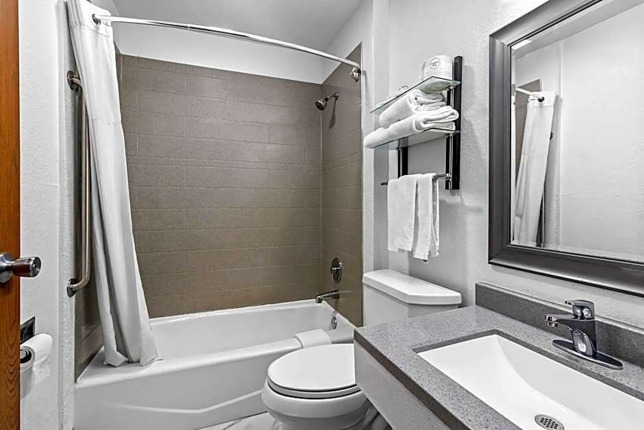 Rodeway Inn Delmont