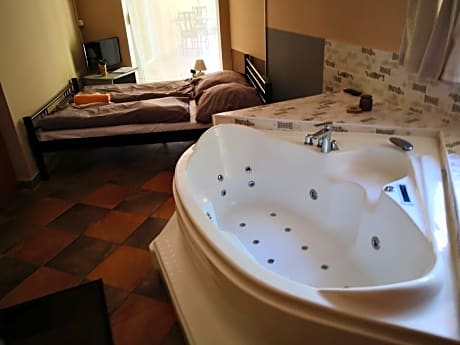 Queen Room with Spa Bath