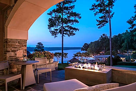 Lake View Fireside, Guest room, 1 King, Lake view, Terrace level
