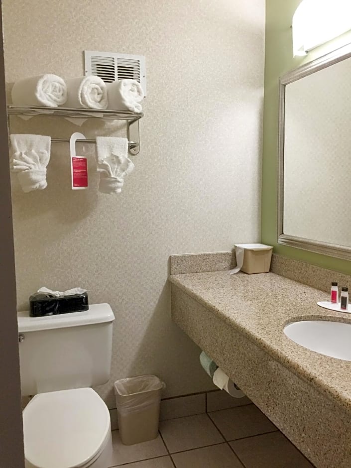 Ramada by Wyndham East Syracuse Carrier Circle