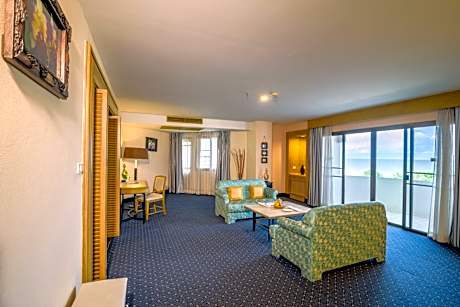 One-Bedroom Suite with Sea View