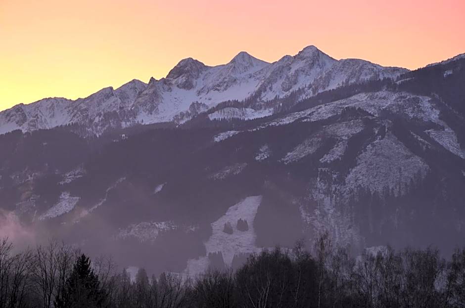 Dahoam by Sarina - Rooms & Suites