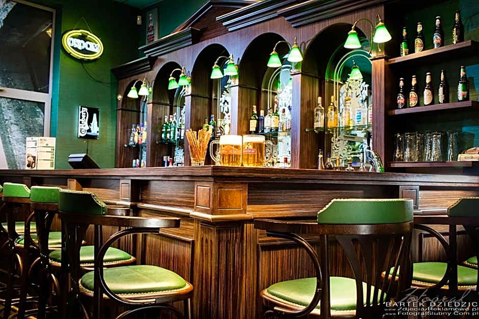 Hotel Victor Pruszkow DeSilva