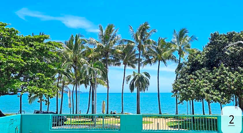 Emthree Seaside Apartments