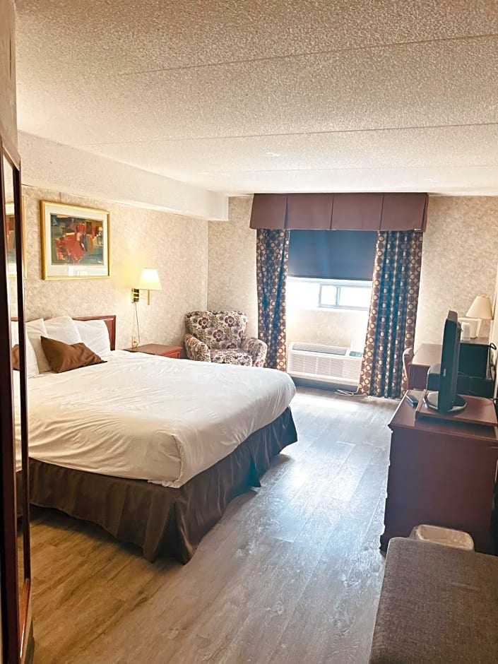 Lexington Inn & Suites Windsor