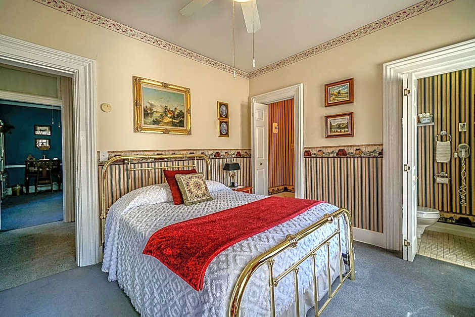Pinehill Inn
