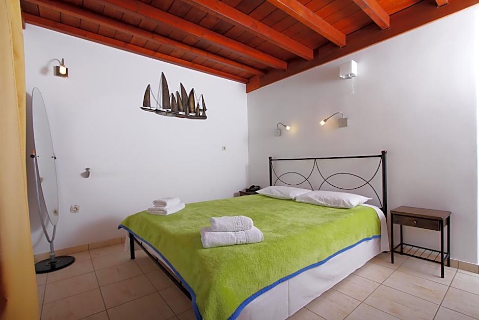 Birds Villa Apartments with Heated Pool - Including Car and Breakfast
