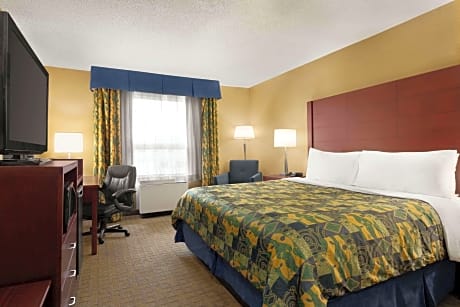 1 Queen Bed and 1 Double Bed Smoking