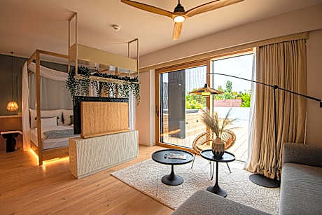 Royal Suite with Private Outdoor Jacuzzi