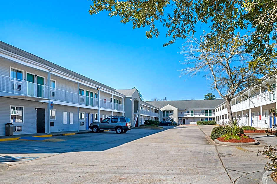 Motel 6-Bay Saint Louis, MS