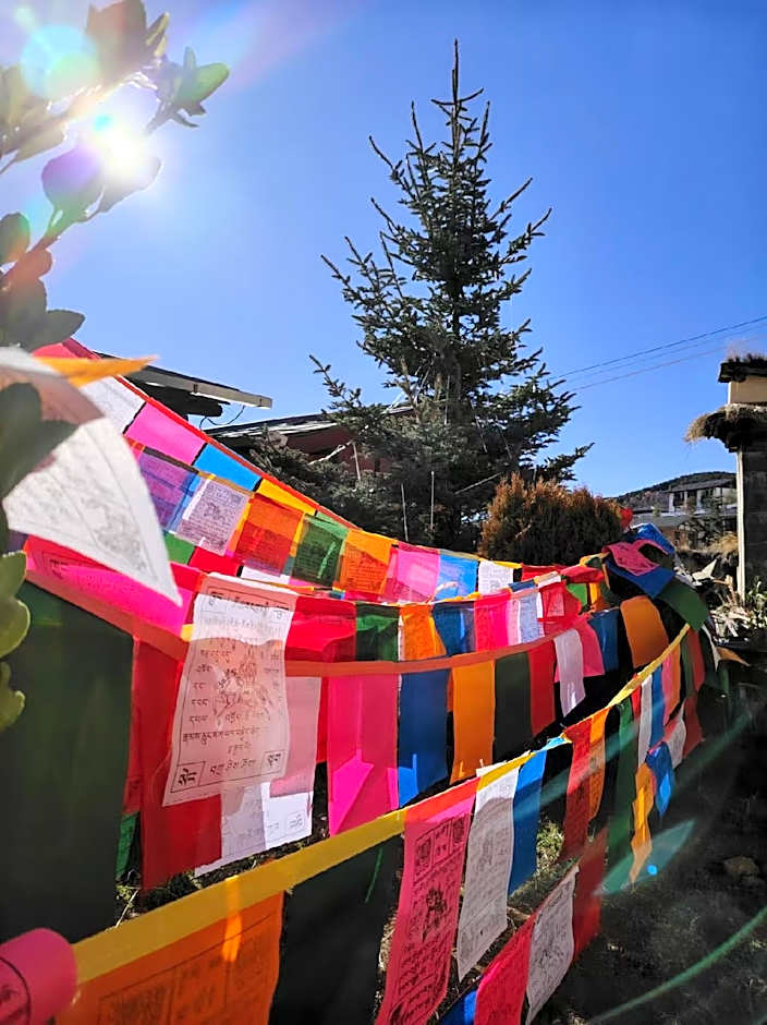 Shangri-La E-Outfitting Boutique Hotel