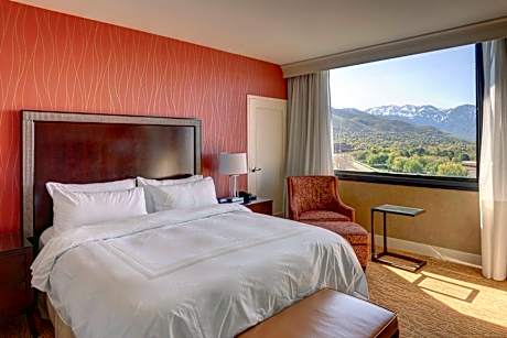 M Club lounge access, 1 Bedroom Presidential Suite, 1 King, Sofa bed, Balcony