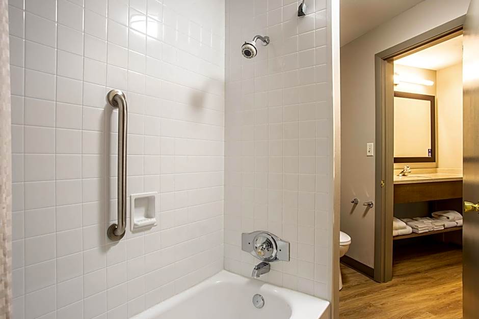Days Inn by Wyndham Marquette