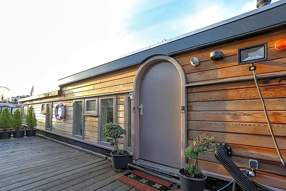 HouseBoat next to AMSTEL