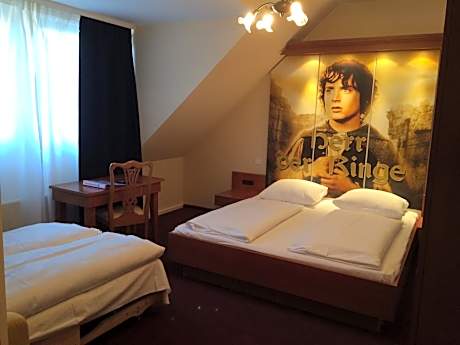 Family Room (2 Adults + 2 Children)