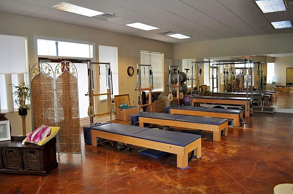 Carriage House Hotel