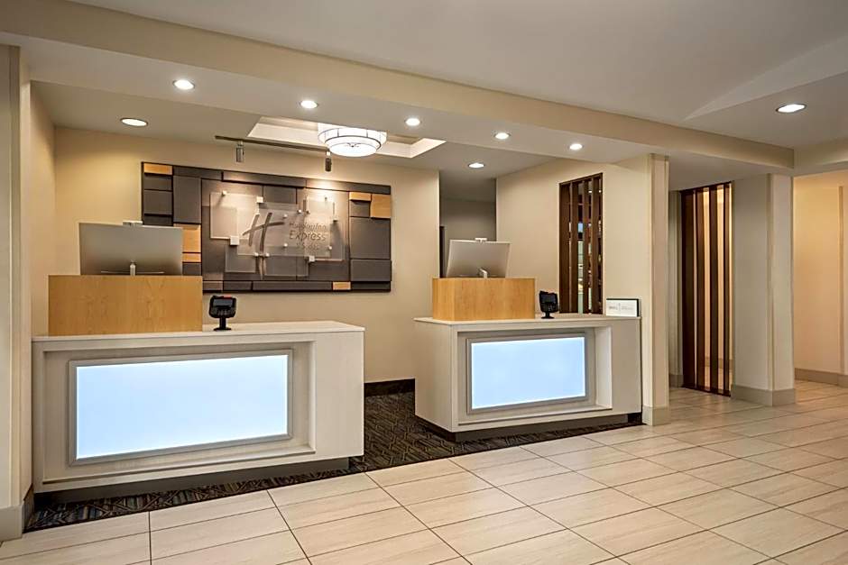 Holiday Inn Express Hotel & Suites Fredericksburg By IHG