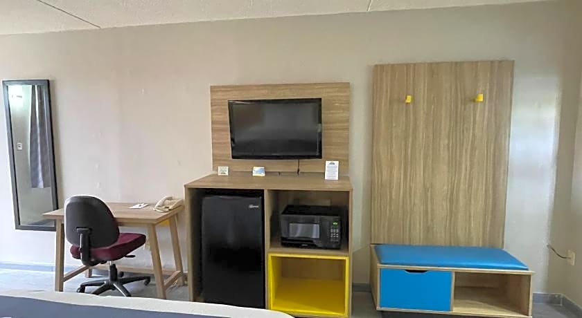 Days Inn by Wyndham Salina South