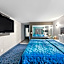 Hotel OPUS Bronx Near Bay Plaza Mall