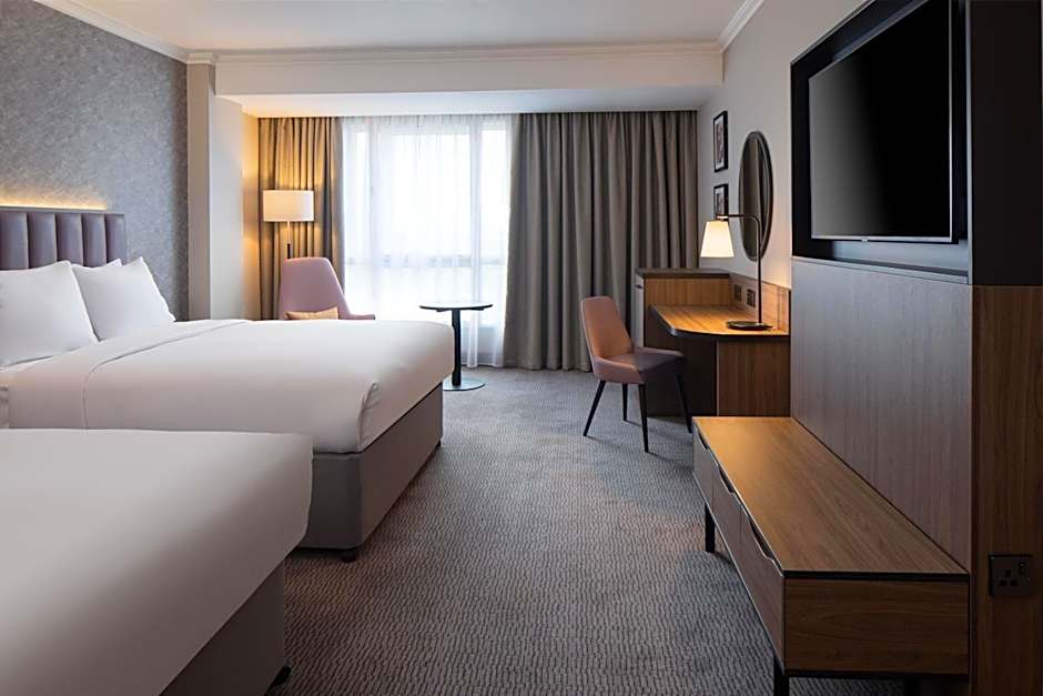 DoubleTree by Hilton Dartford Bridge