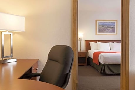 1 King Bed Accessible Room Non-Smoking