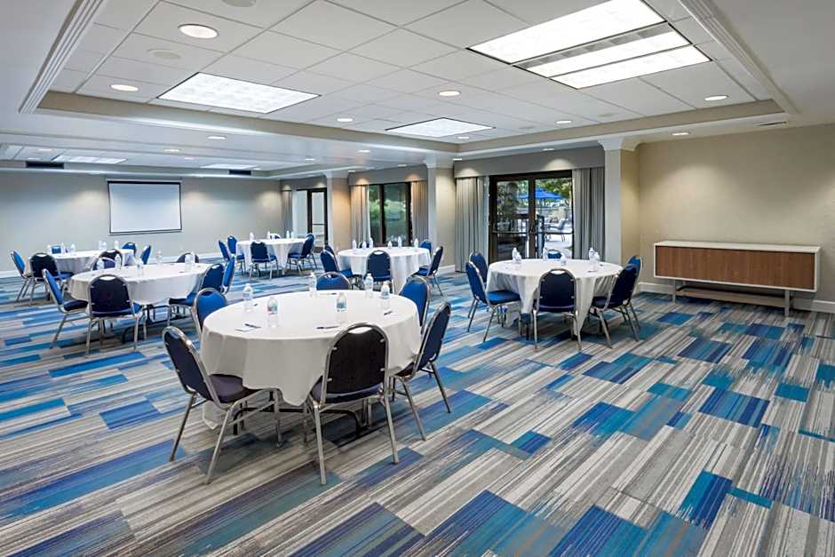 Holiday Inn Express Hotel & Suites Wilmington-University Ctr By IHG