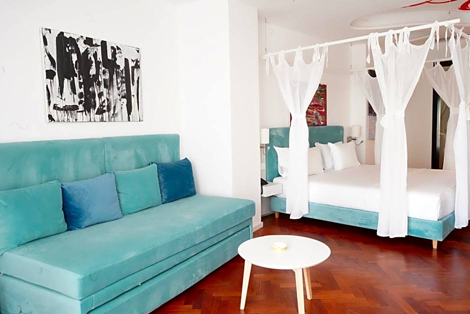 Bougainville Bay Hotel