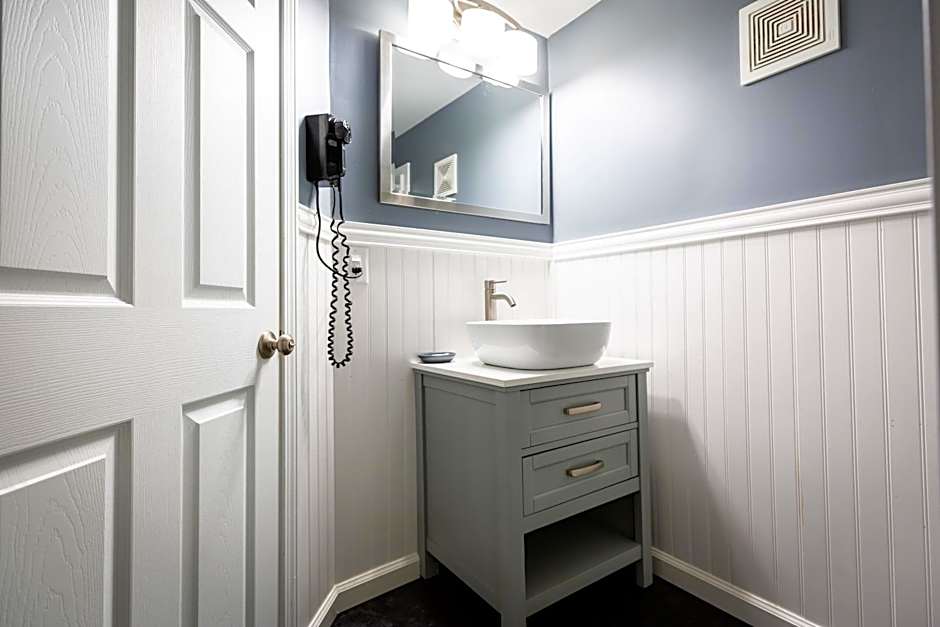 Mt. Madison Inn & Suites