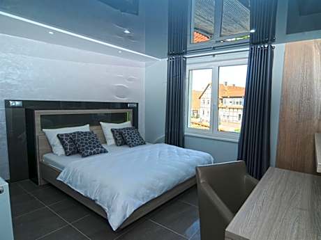 double room-ensuite with shower