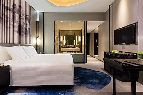 Grand Deluxe King Room