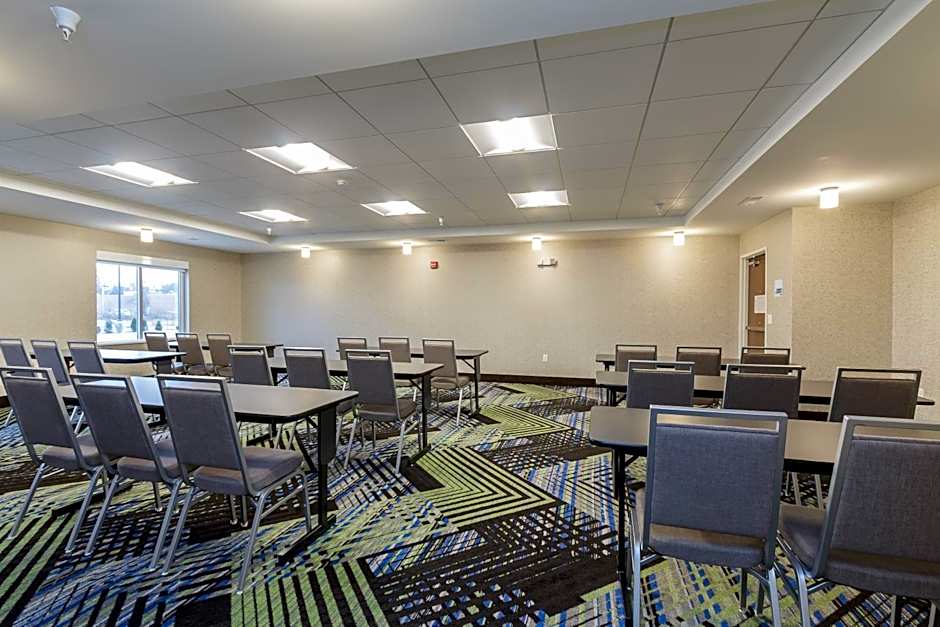 Holiday Inn Express and Suites- South Bend Casino By IHG