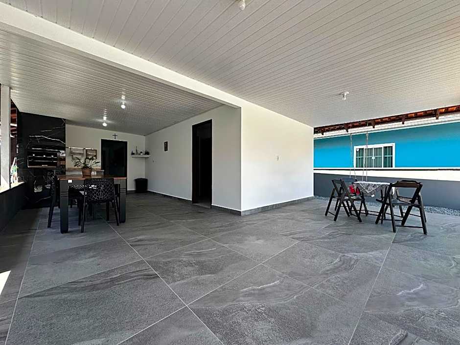 BS01- Casa com Piscina Aquecida e Churrasqueira