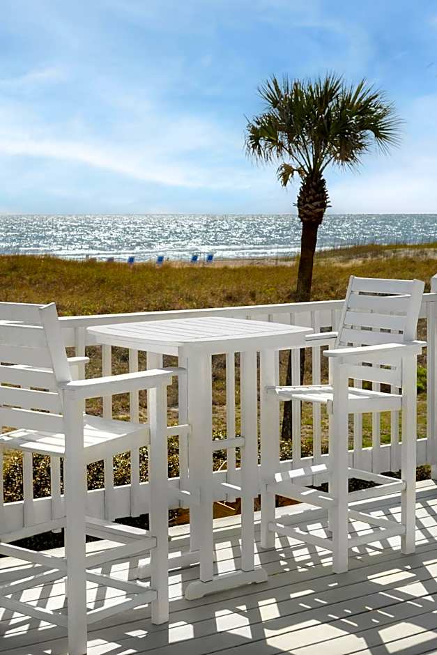 Elizabeth Pointe Lodge