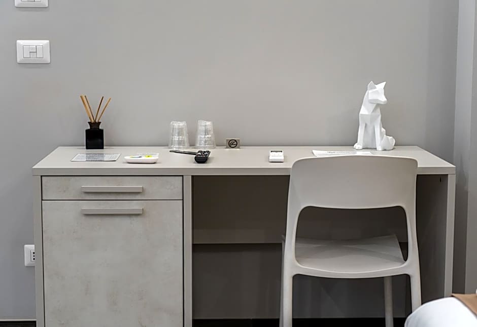 Skyline Rooms & Suites