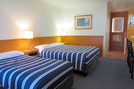Twin Room (Upstairs)